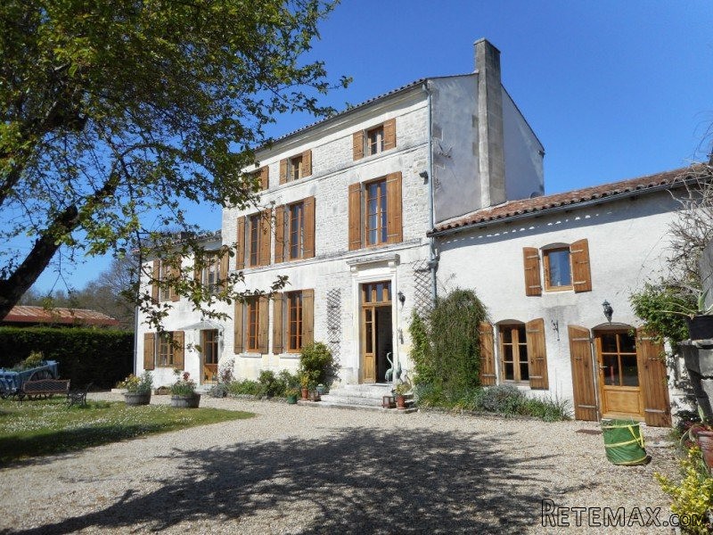Wonderful Charentaise House With Garden..