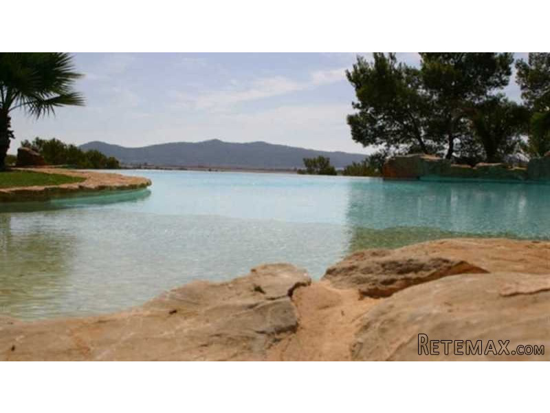 Stunning property with views to the sea - 2