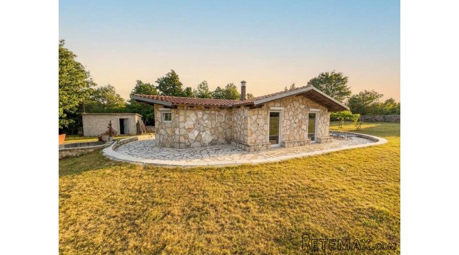 KAMENA ISTARSKA KUĆA – 3500 m² ZEMLJIŠTA I MIR - 2