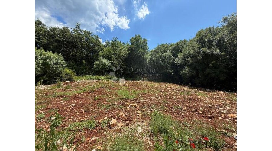 Pavićini - Građevinsko zemljište 687m2 - 2