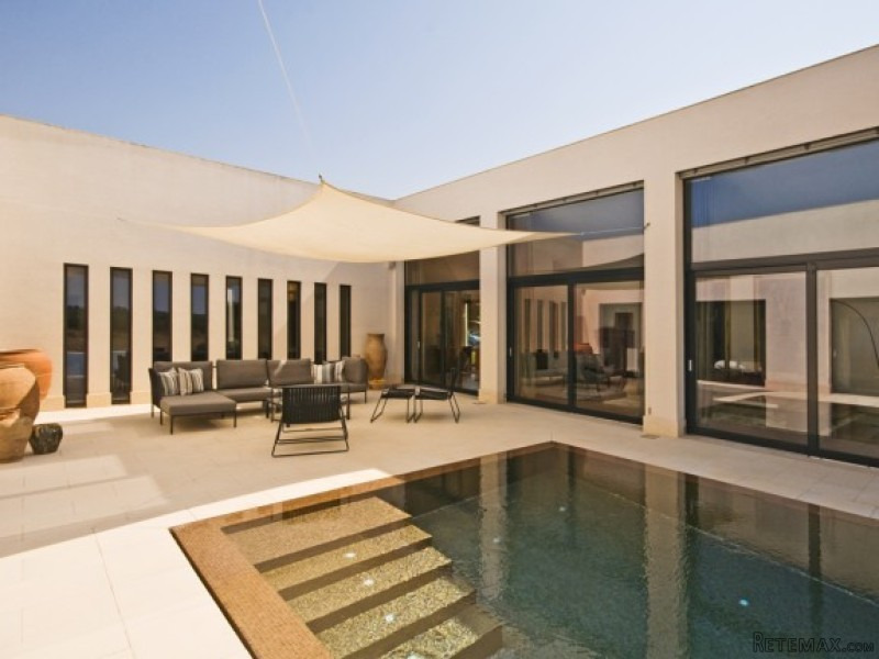 Minimalistic Environment-Friendly..