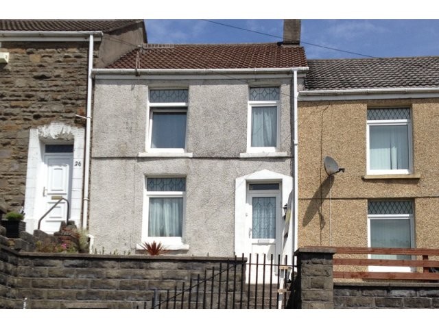 24 Middle Road - Cwmbwrla, Swansea SA5..
