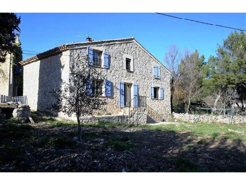 Maison 4 faces en pierre apparente a..