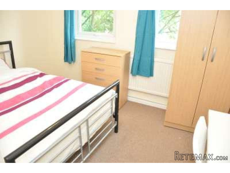 Single with double bed near Maida Vale..