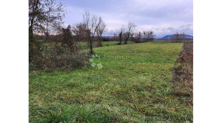 Građevinsko zemljište gospodarske namjene 1.831m² u gradu Or - 2