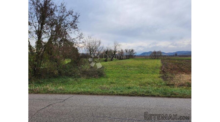 Građevinsko zemljište gospodarske namjene 1.831m² u gradu Or - 3