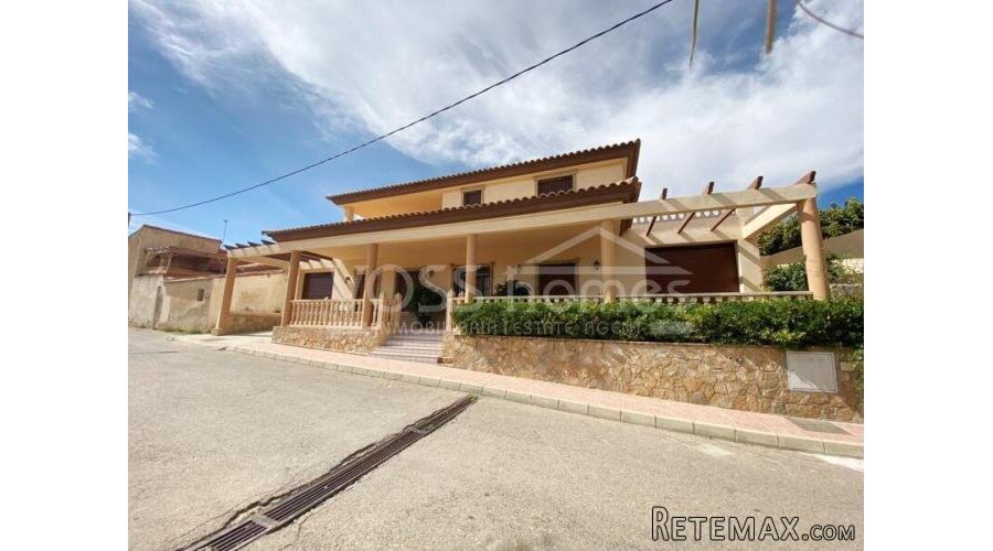 AMAZING NEW LISTING TO VOSS HOMES - Quality built large 4.. - 3