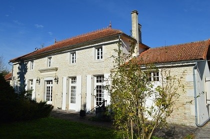 A beautiful Charentaise home with garden