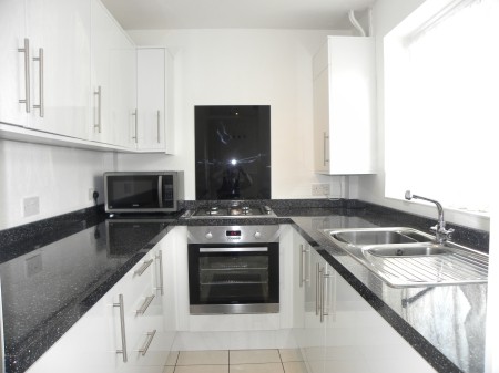 Cheddar Close, Ashford - 2