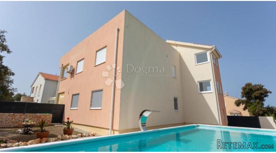 Dva apartmana sa bazenom