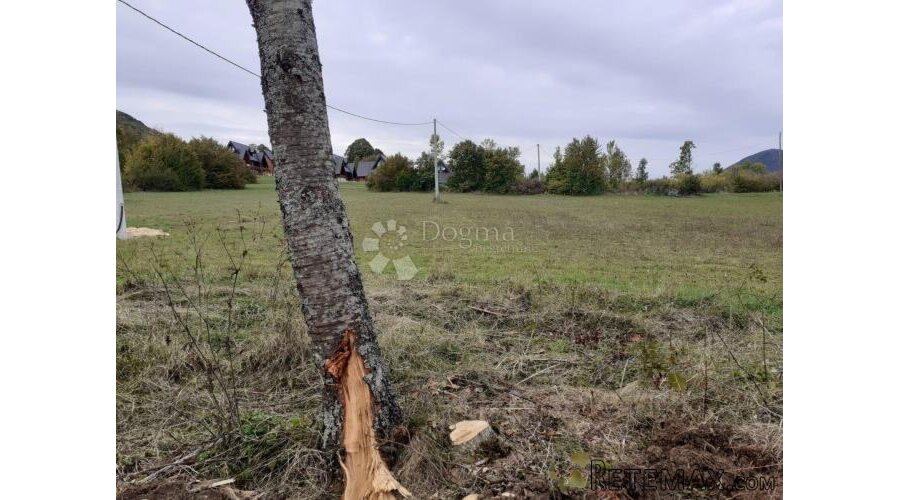 DVIJE GRAĐEVINSKE PARCELE KORENICA - 2