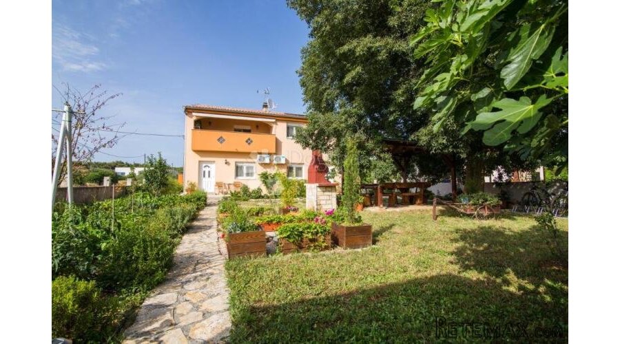 KUĆA ZA ŽIVOT I INVESTICIJU S PREKRASNIM VRTOM - 2