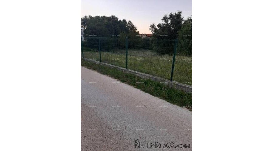 Na prodaju građevinsko zemljište, 2626 m², u blizini Pazina - 2
