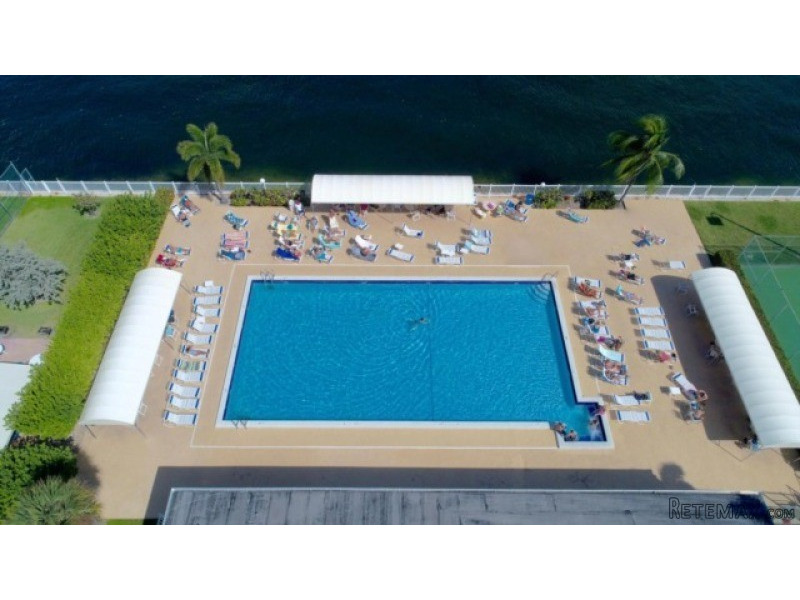 600 Parkview Drive #1106 Hallandale.. - 2