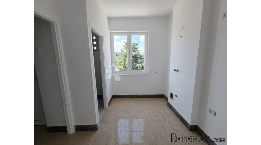 LABIN,stan u centru sa drvarnicom 6 m2 i spremištem 15m2od - 3