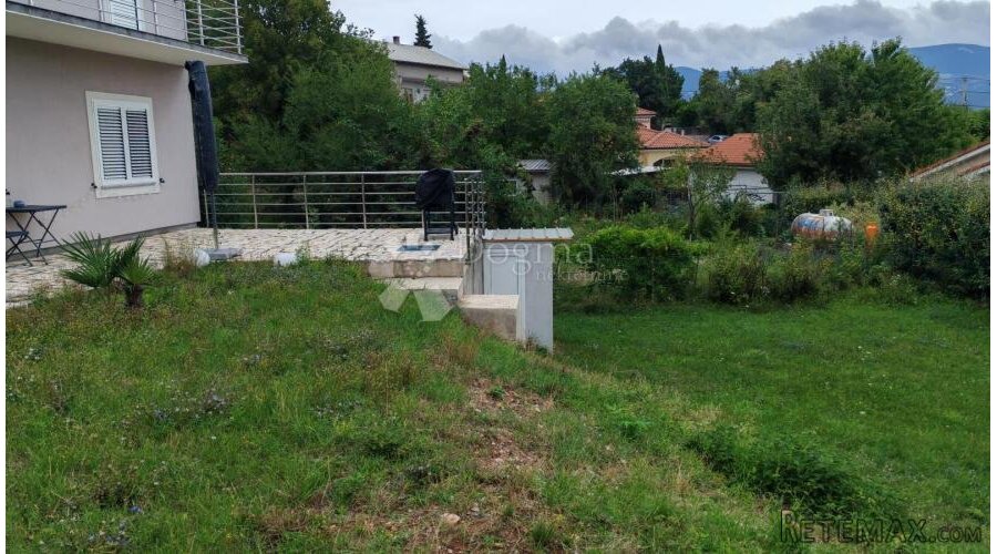 KUĆA SA TRI ZASEBNA STANA - 2