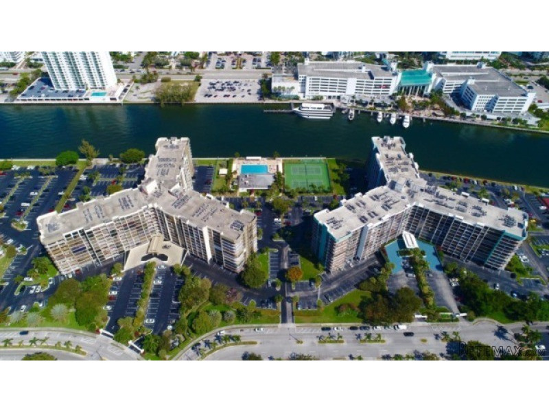 600 Parkview Drive #1106 Hallandale..
