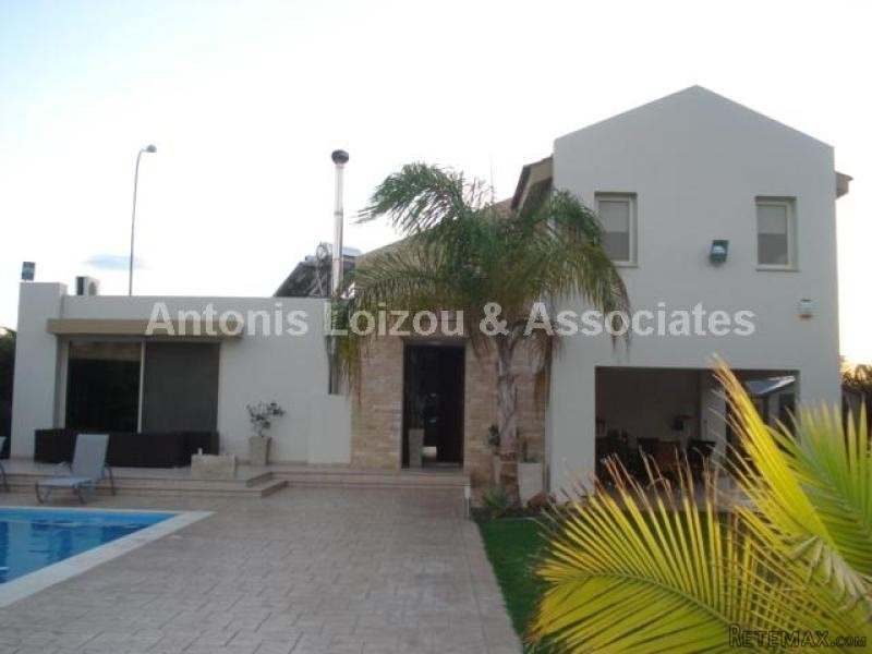 Excellent 3 Bedroom House SHORT TERM..
