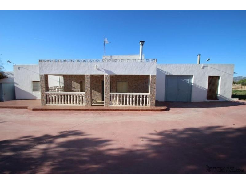 Country house in Yecla rent to buy..