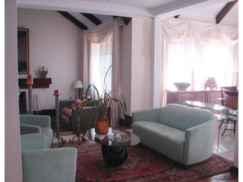 6 Bedroom House - For Rent - Golf - 2