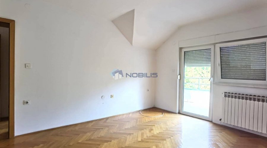 Bjelovar (Centar) 4-sobni stan, 116,75 m2 + 101,33 m2 TAVAN - 2