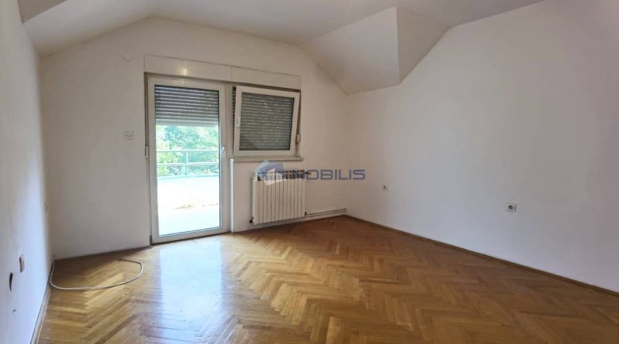 Bjelovar (Centar) 4-sobni stan, 116,75 m2 + 101,33 m2 TAVAN - 3