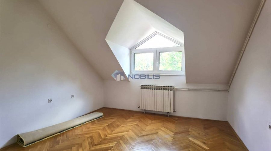 Bjelovar (Centar) 4-sobni stan, 116,75 m2 + 101,33 m2 TAVAN - 4