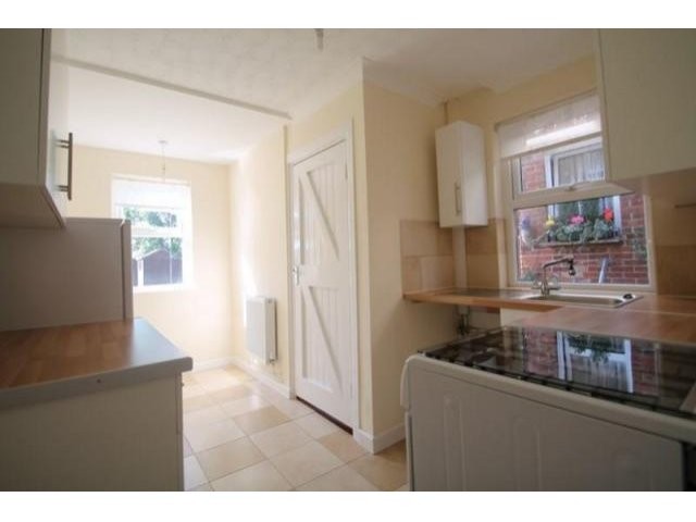 Unfurnished 2 bedroom Semi-Detached.. - 2