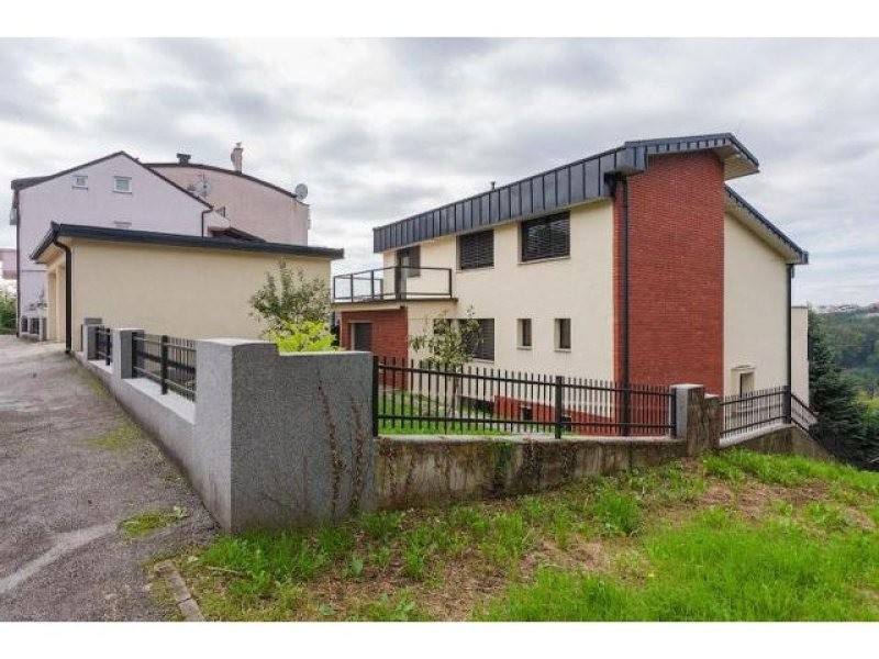 7 bedroom Villa For Sale: Vrhovec..