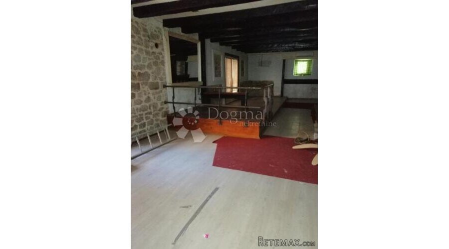 VODICE, poslovno-stambeni prostor u centru blizu mora - 3