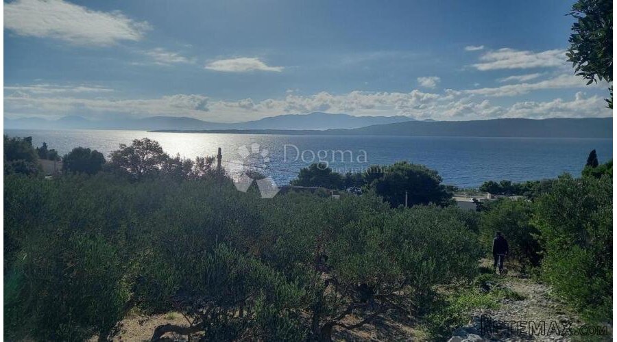 Građevinsko zemljište uz magistralu 604m2 Živogošće