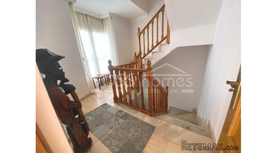 A large 2 storey, 4 bed, 3 bath with Double garageand.. - 5