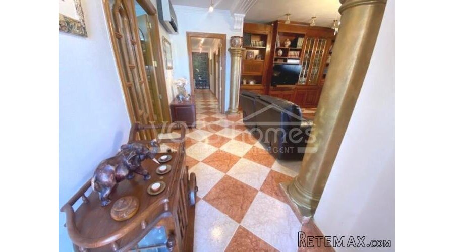 A large 2 storey, 4 bed, 3 bath with Double garageand.. - 6