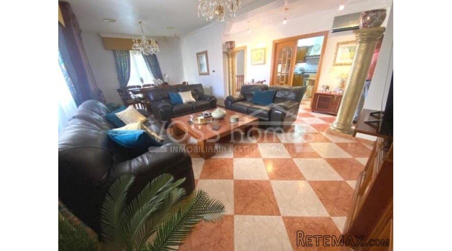 A large 2 storey, 4 bed, 3 bath with Double garageand.. - 8
