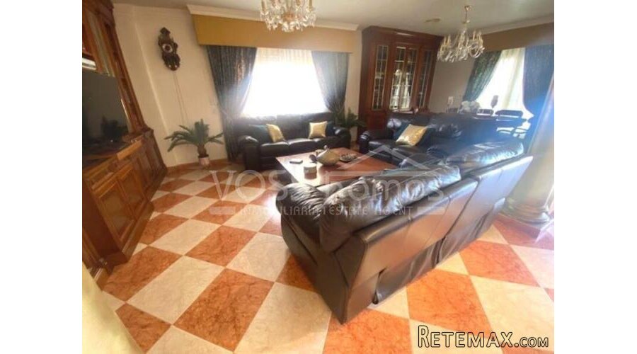 A large 2 storey, 4 bed, 3 bath with Double garageand.. - 9