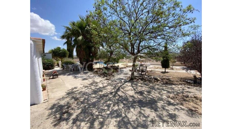 EXCLUSIVE TO VOSS HOMES - Large, renovated, country house.. - 12