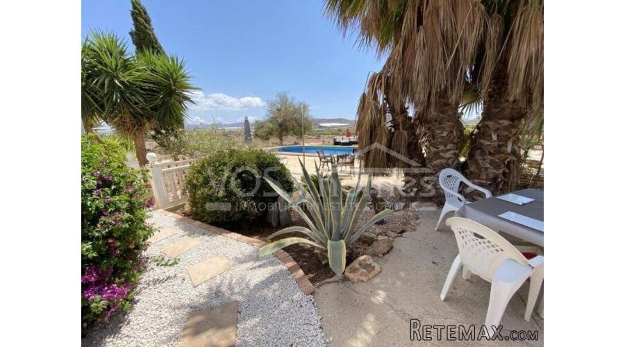 EXCLUSIVE TO VOSS HOMES - Large, renovated, country house.. - 13