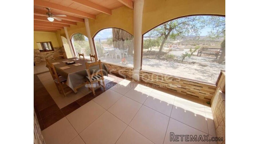 EXCLUSIVE TO VOSS HOMES - Large, renovated, country house.. - 14