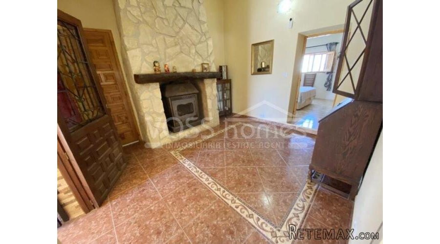 EXCLUSIVE TO VOSS HOMES - Large, renovated, country house.. - 16