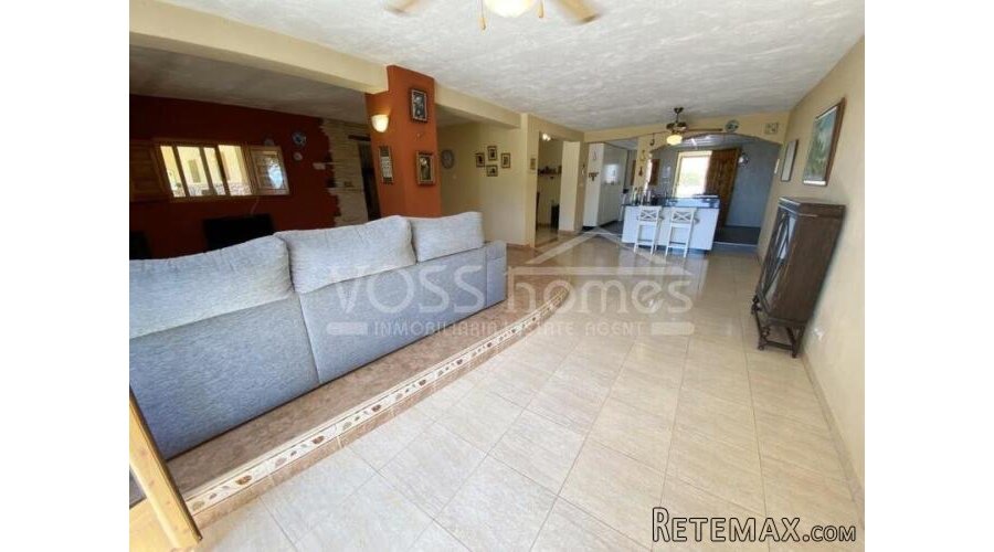 EXCLUSIVE TO VOSS HOMES - Large, renovated, country house.. - 18