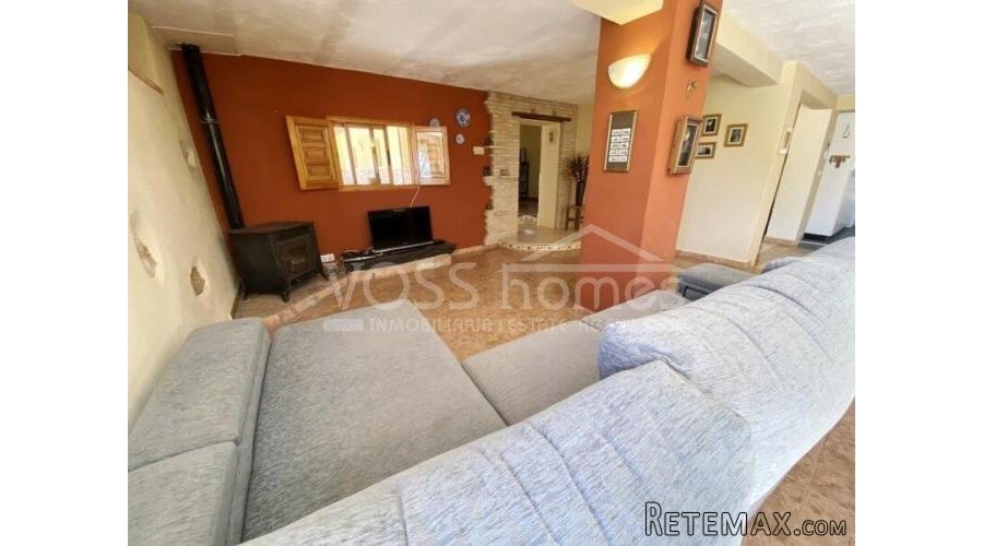 EXCLUSIVE TO VOSS HOMES - Large, renovated, country house.. - 19