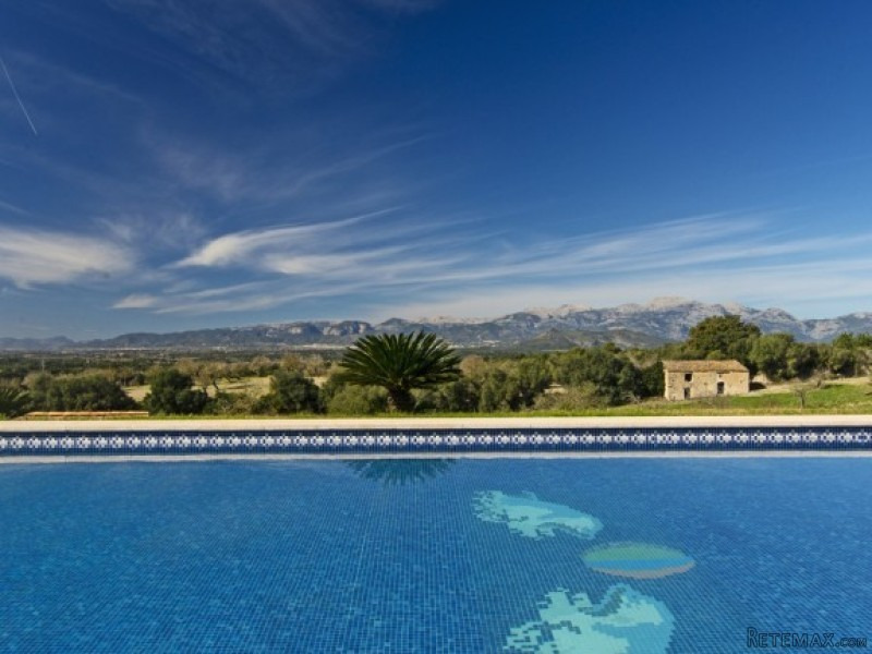 Country House With Beautiful Open Views..