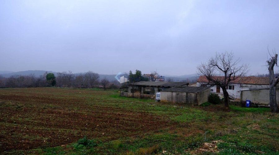 Istra, Bale, stara kamena kuća, dvorište - 2