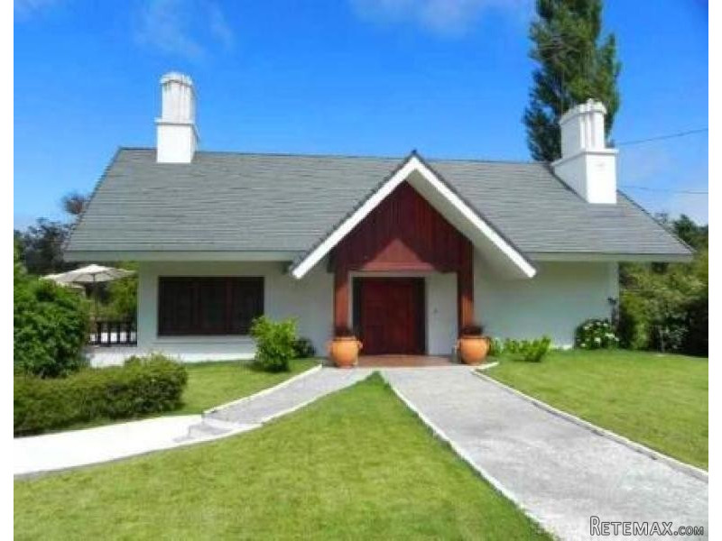 6 Bedroom House - For Rent - Golf - 2