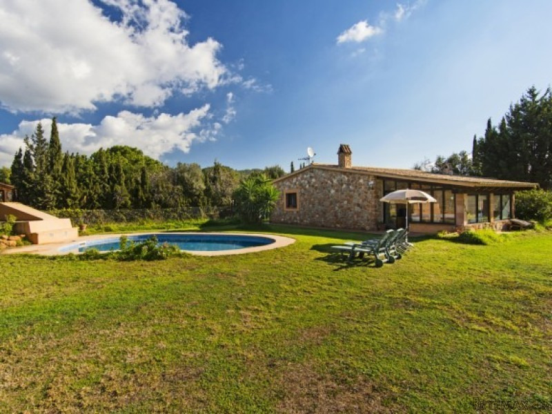 Charming Country Home With Privacy In..
