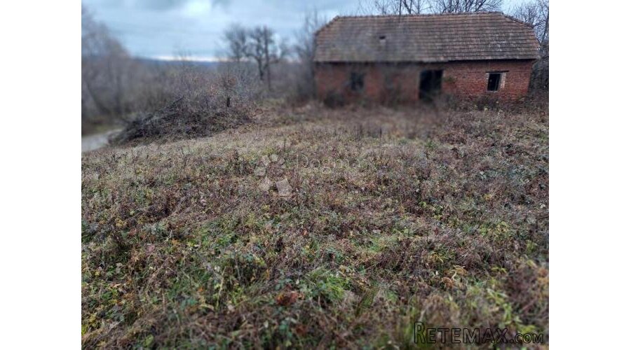 Stara kuća na velikom placu - 2