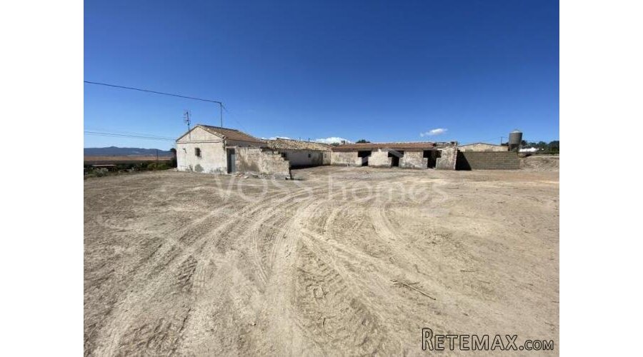 Urban building plot to be developed of just over 8000m2 for.. - 4