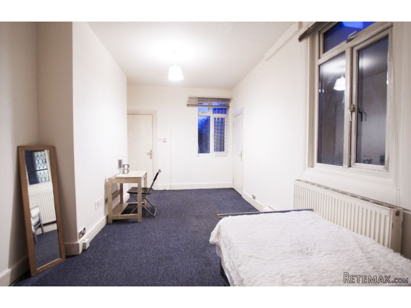 Studio near Kilburn station