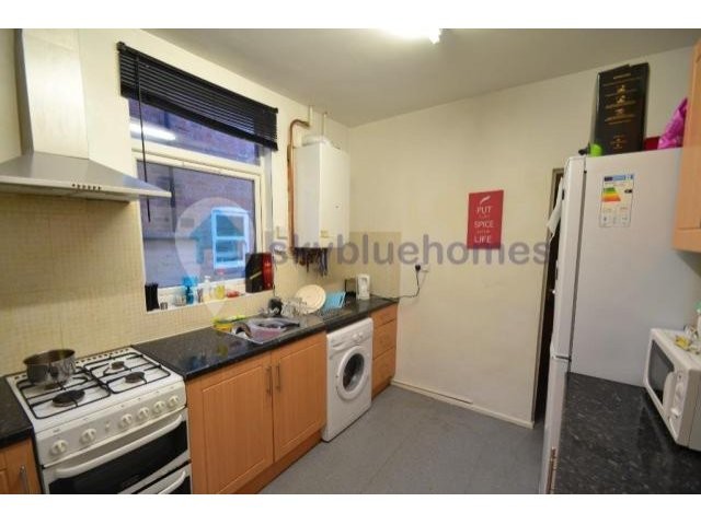 House - FANTASTIC 4 bedroom student.. - 2