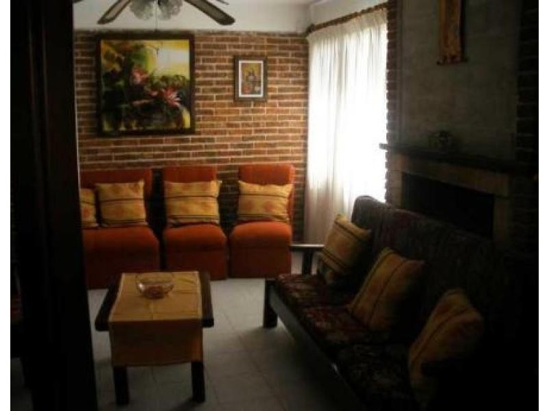 3 Bedroom House - For Rent - Pinares - 2